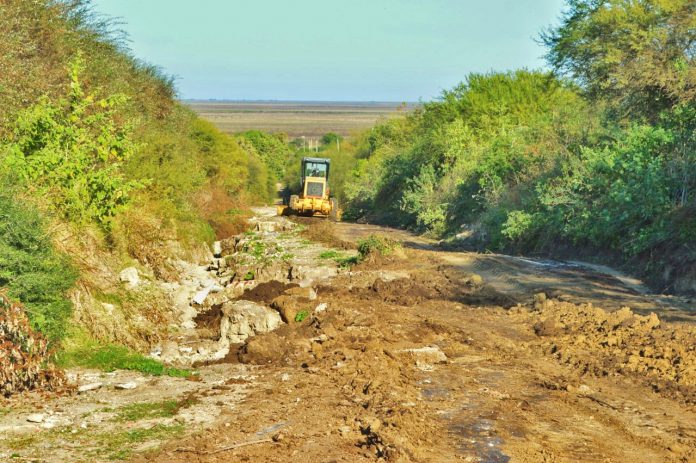 camino cerca a las termas